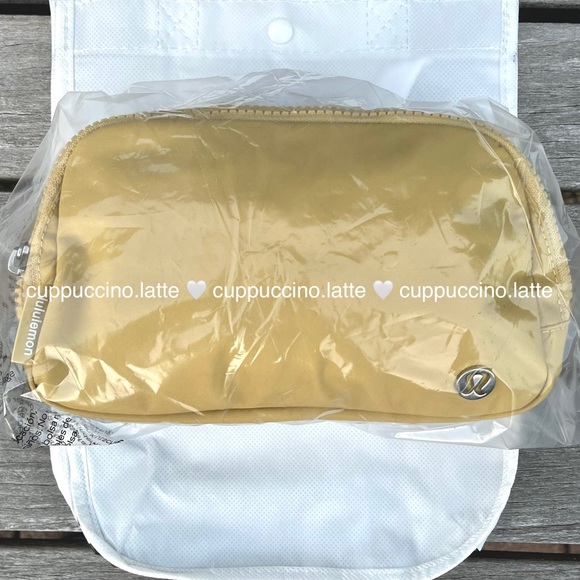 🏝NWT💛Lululemon Athletica Everywhere Belt Bag in Golden Sand - Extended Strap - Picture 2 of 13